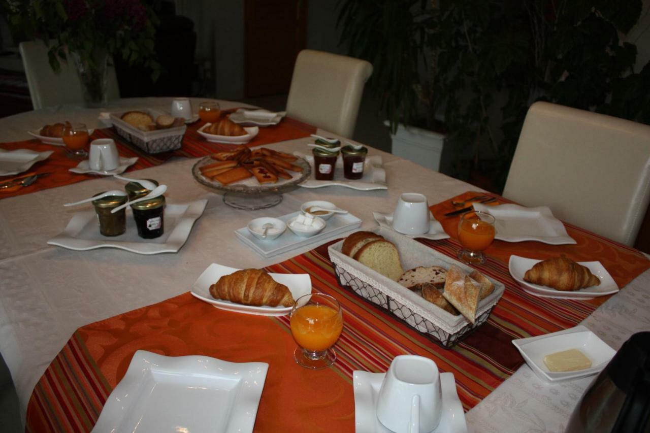 Bed and Breakfast Le Jardin De Venus Ла-Ривьер-Сен-Совёр Экстерьер фото